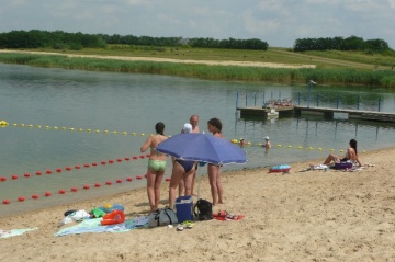 Sinice pojawiły się w jeziorze. W Kleczewie wprowadzono zakaz kąpieli!
